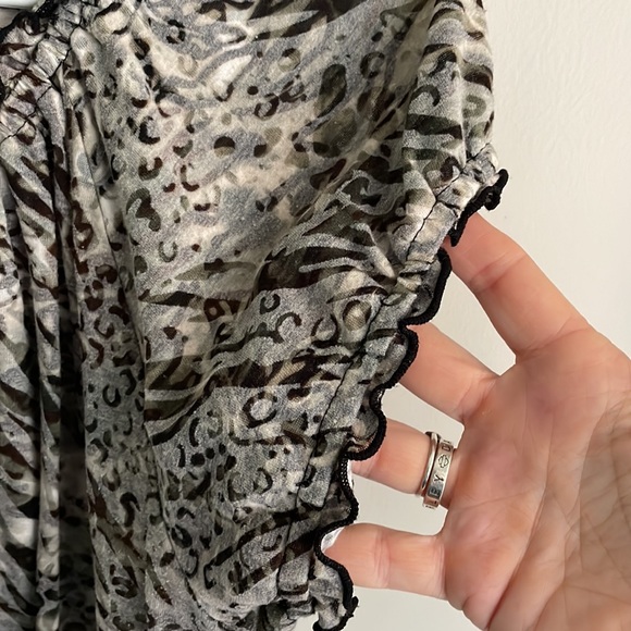Kim Rogers Ruffle trim neck & sleeve Animal Print burnout top- Large - Picture 3 of 10